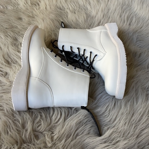 Boots - Picture 3 of 4